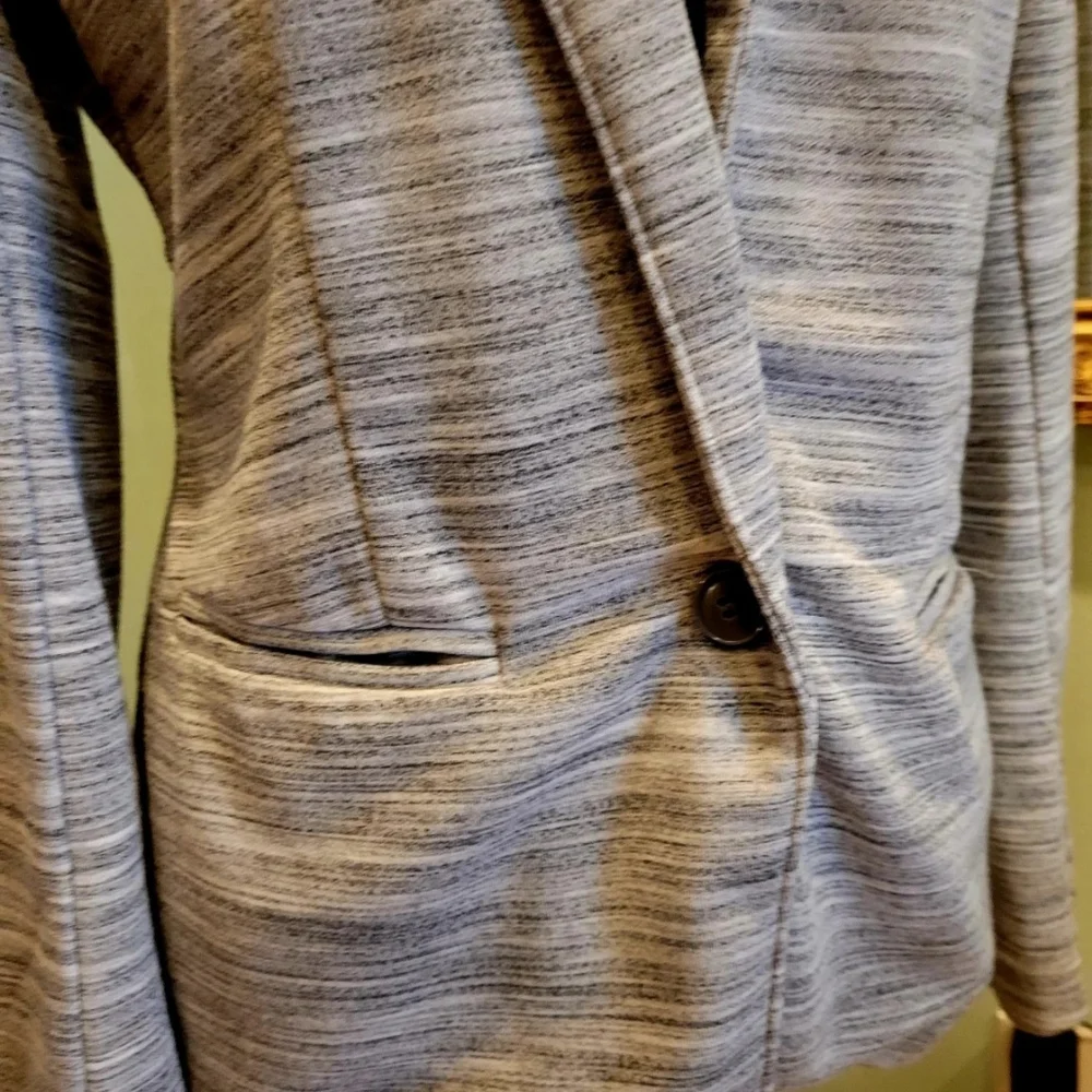Banana Republic Heathered Gray Blazer - Picture 4 of 6
